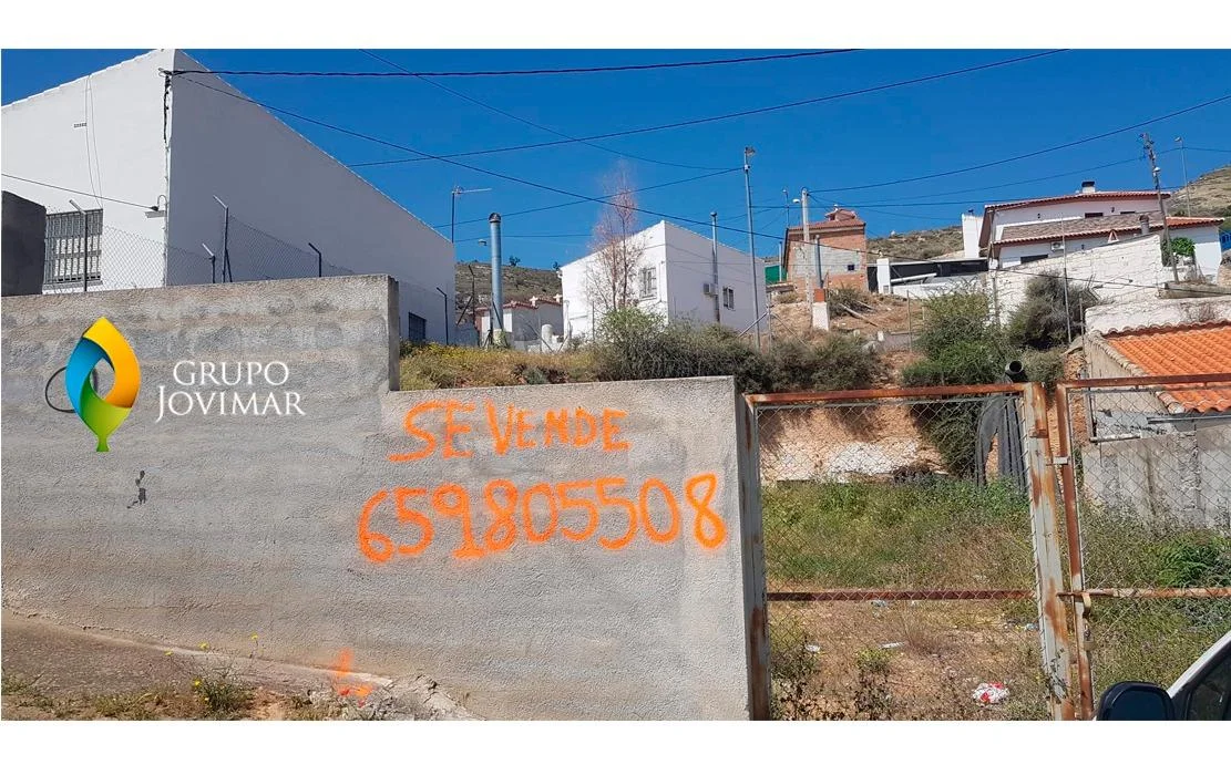 Solar en Baza con cueva y placeta