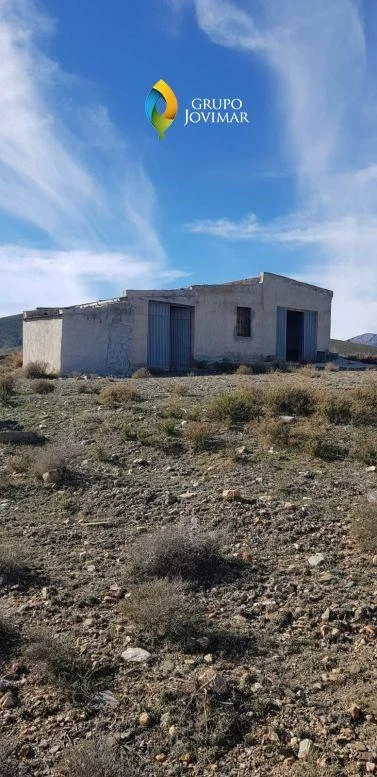 Gran finca rústica junto a Sierra de Baza