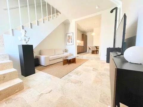 Casa reformada en Llaurí con inquilino
