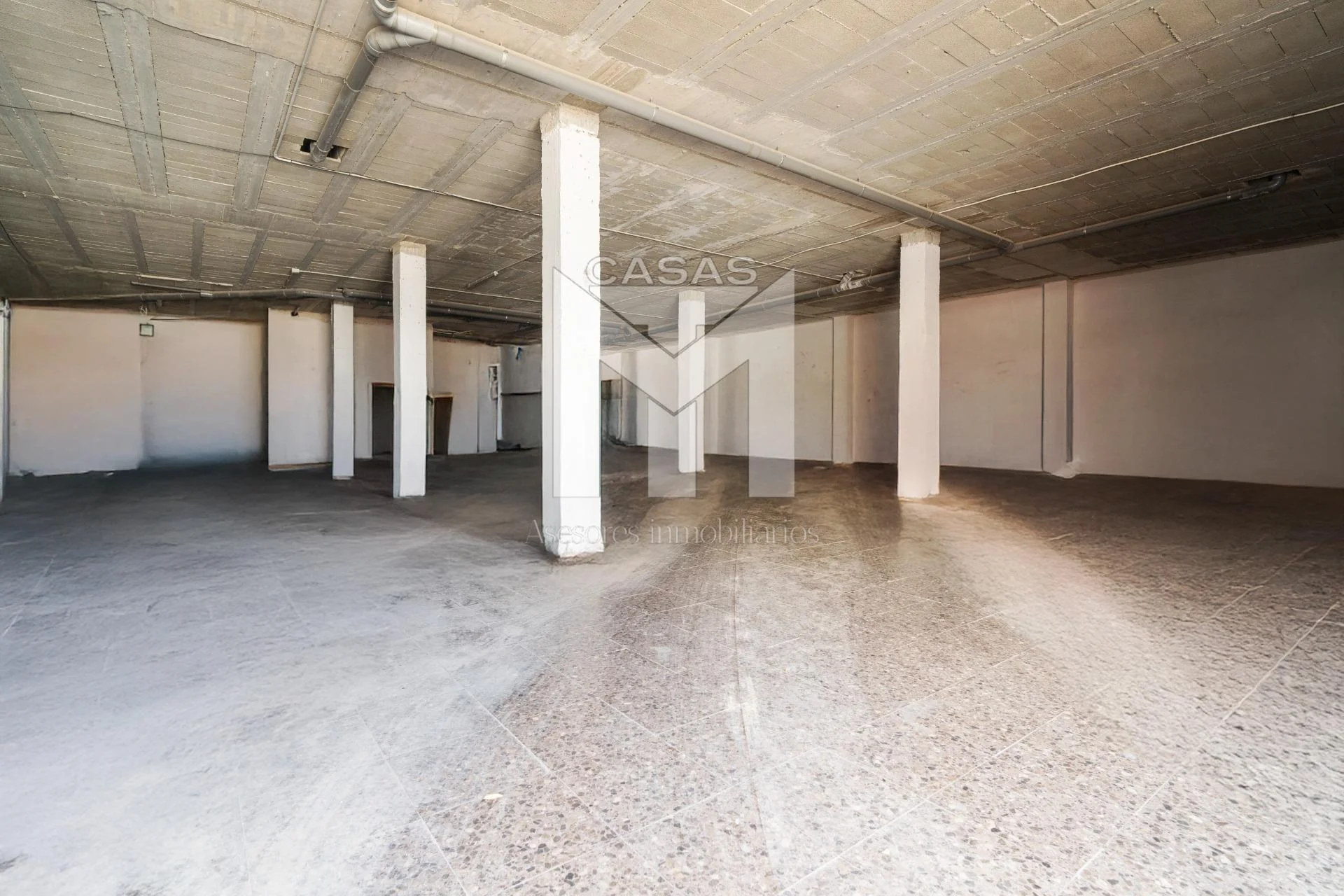 Amplio local comercial en Torrent, 1.531 m²