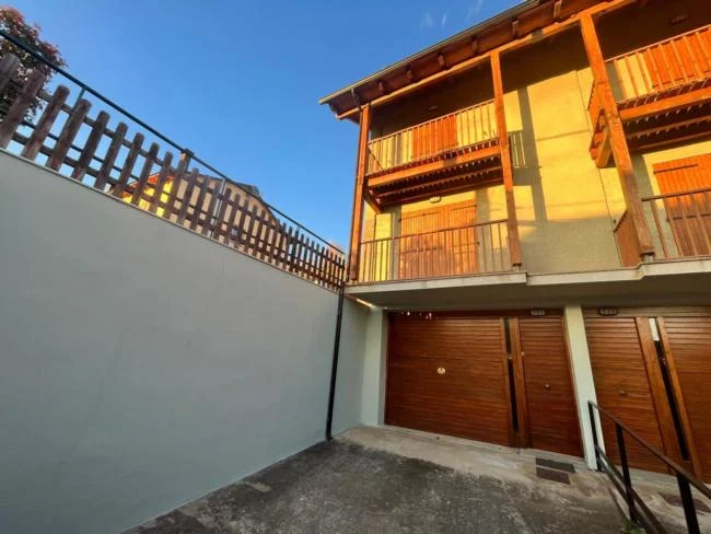 Three-bedroom house with private garden