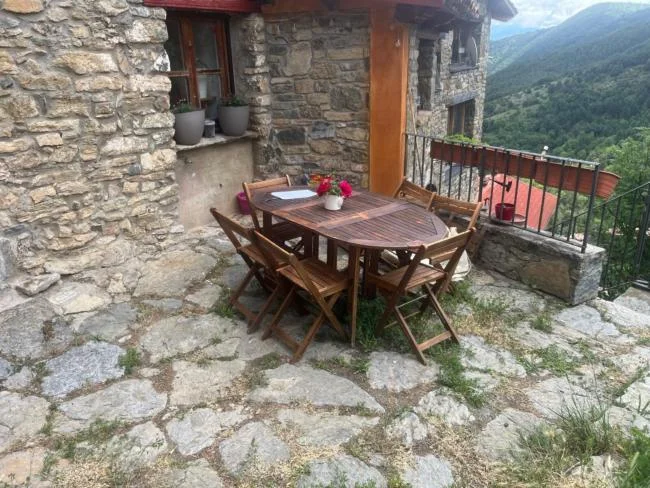 Xalet de tres plantas y ocho habitaciones