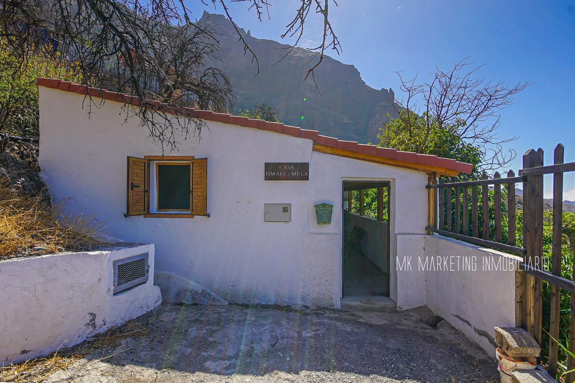 Casa en buen estado con parcela de 800 m²