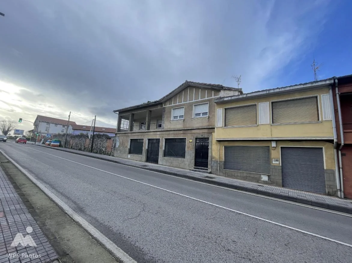 Casa grande en Guarnizo con terraza