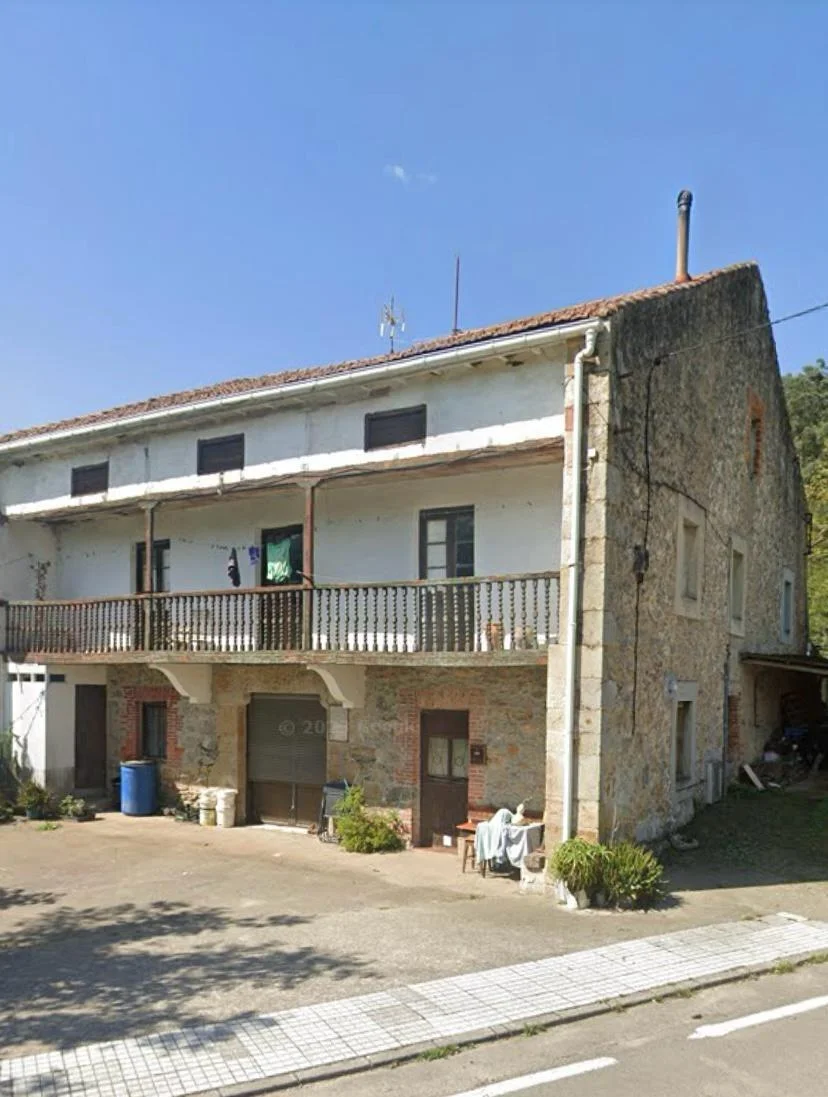 Casa grande de seis dormitorios en Voto