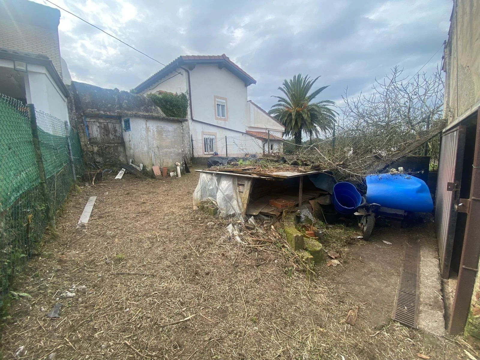 Casa de pueblo para reformar con parcela de 295 m²