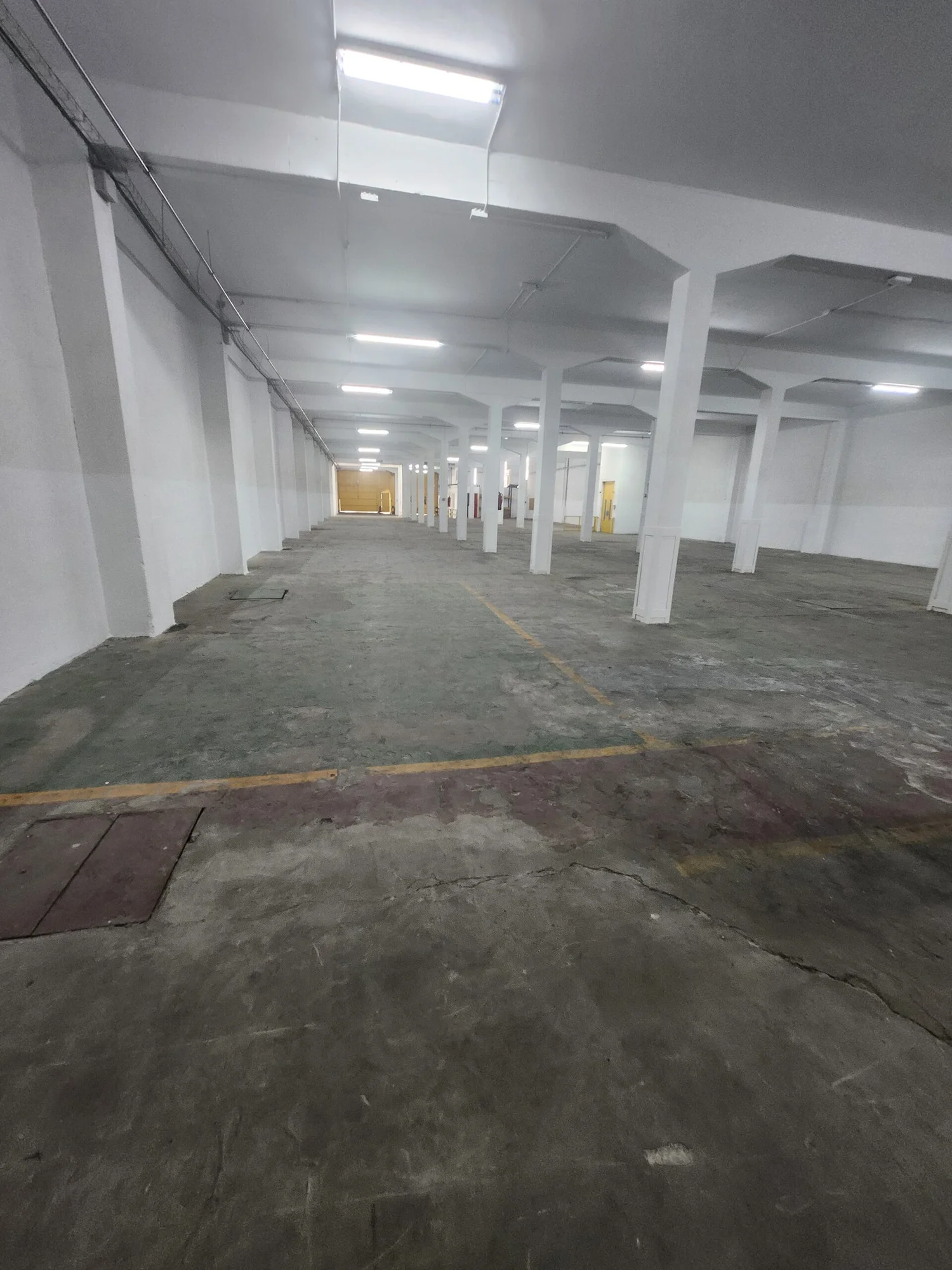 Industrial warehouse with 2,815 m² built