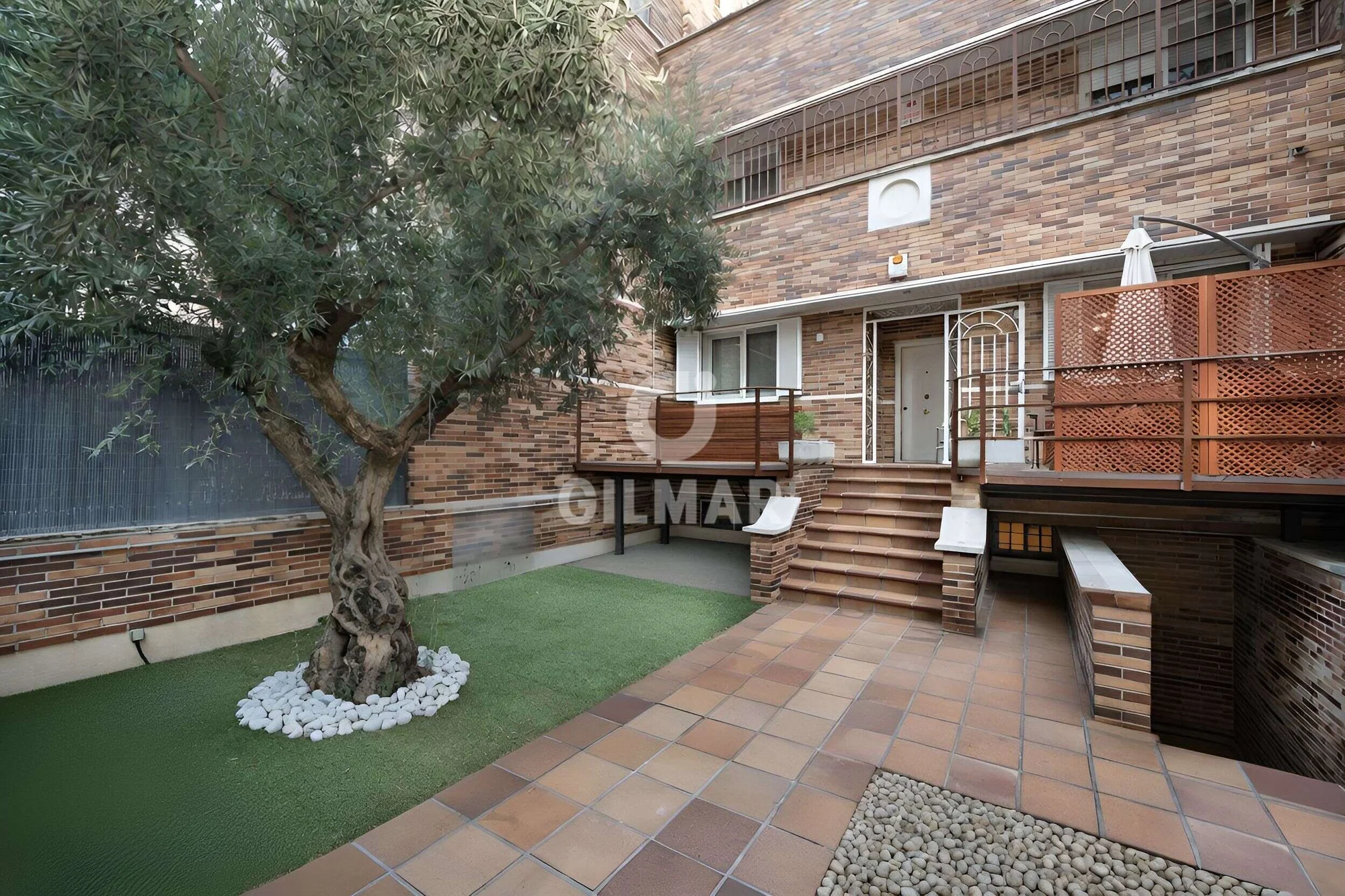 Arturo Soria townhouse with five bedrooms