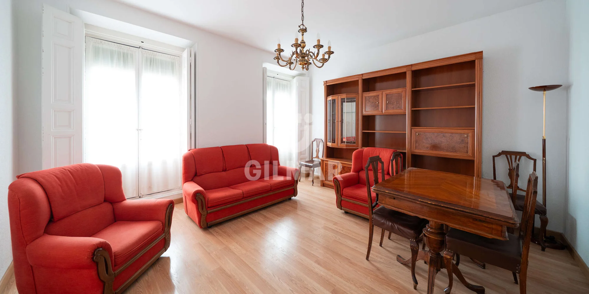 Malasaña flat with three balconies
