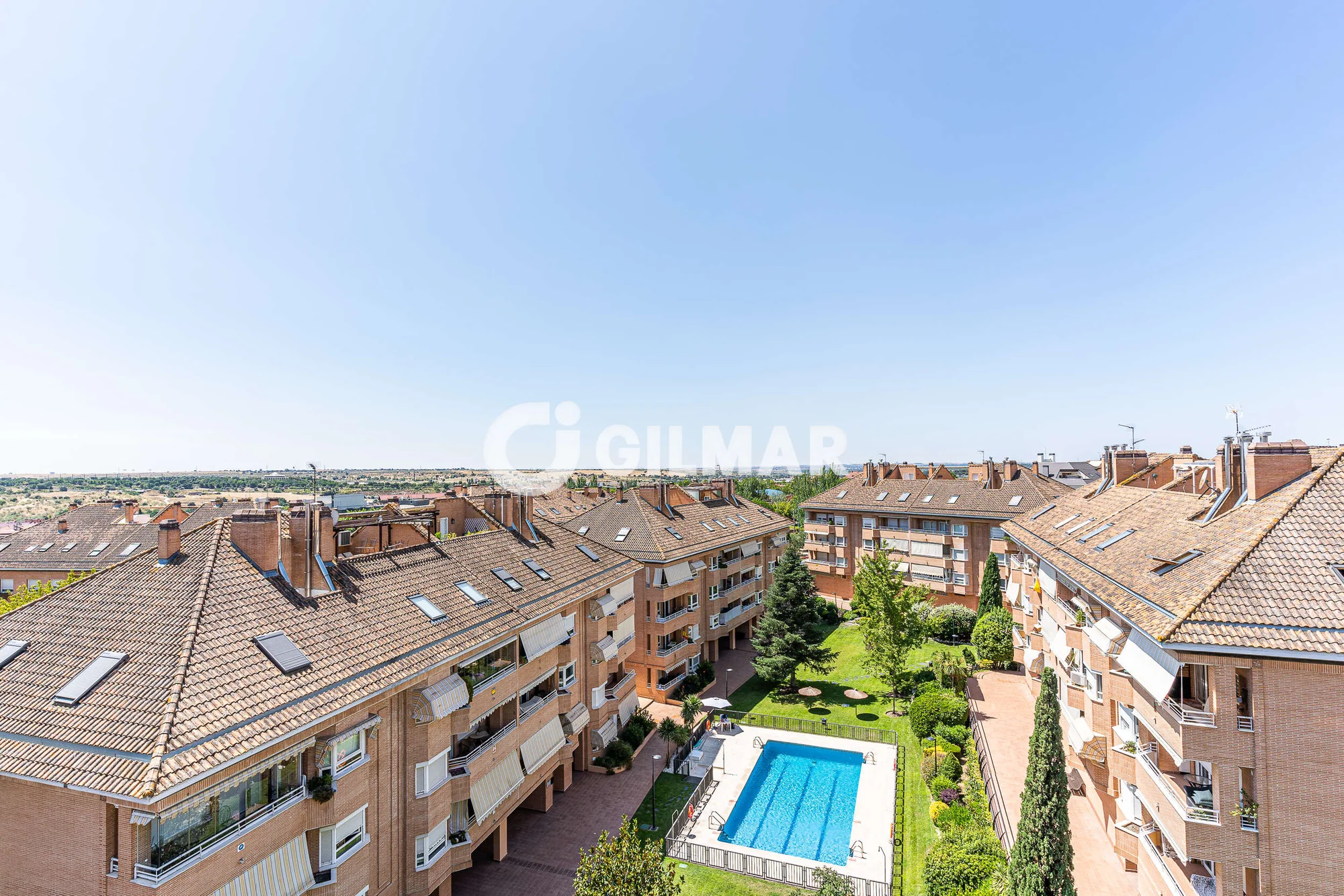 Ático triplex con piscina comunitaria en Boadilla