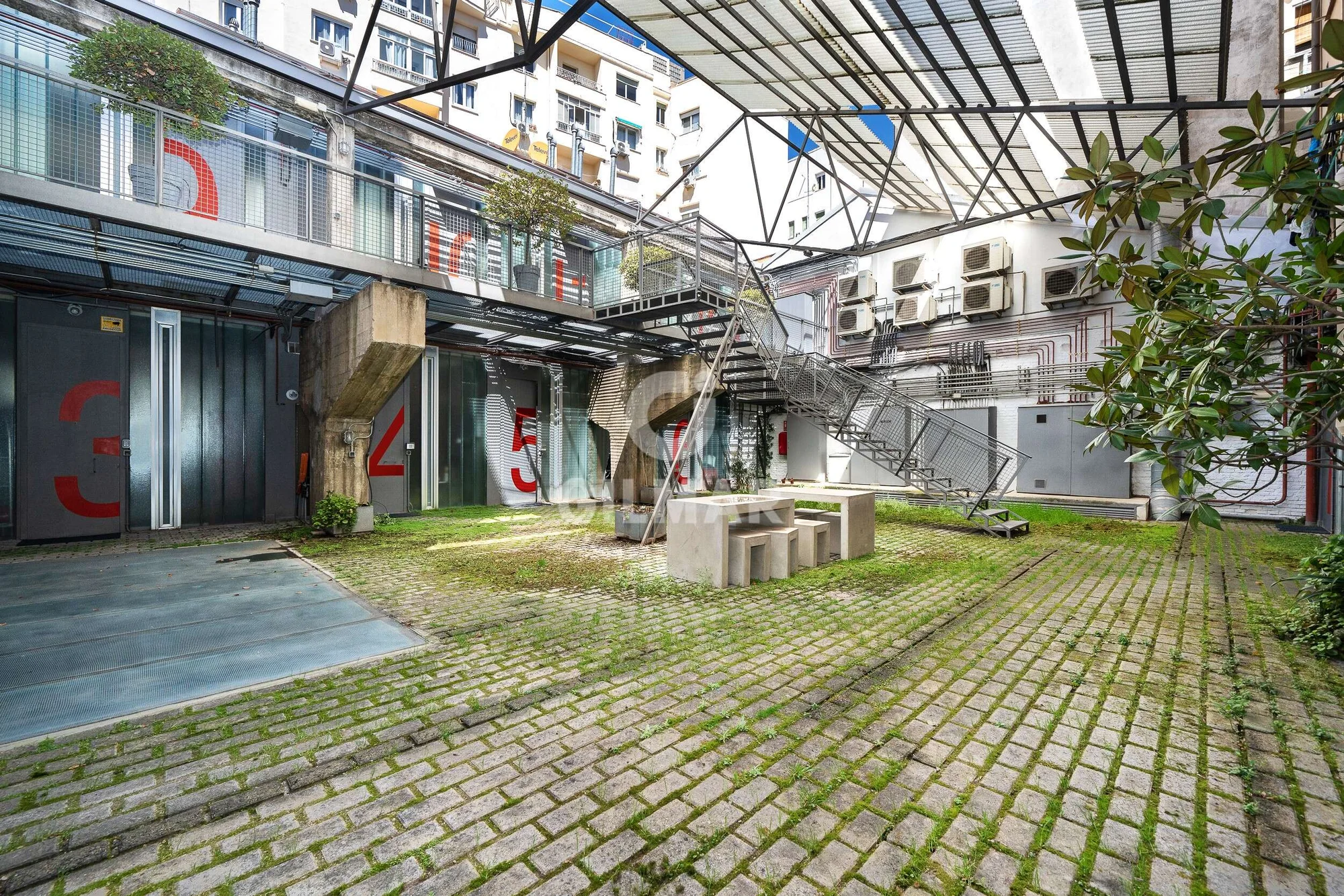Loft reformado de dos plantas en Guindalera