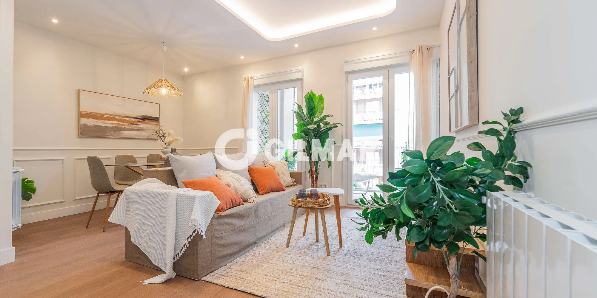 Piso luminoso de tres dormitorios con terraza