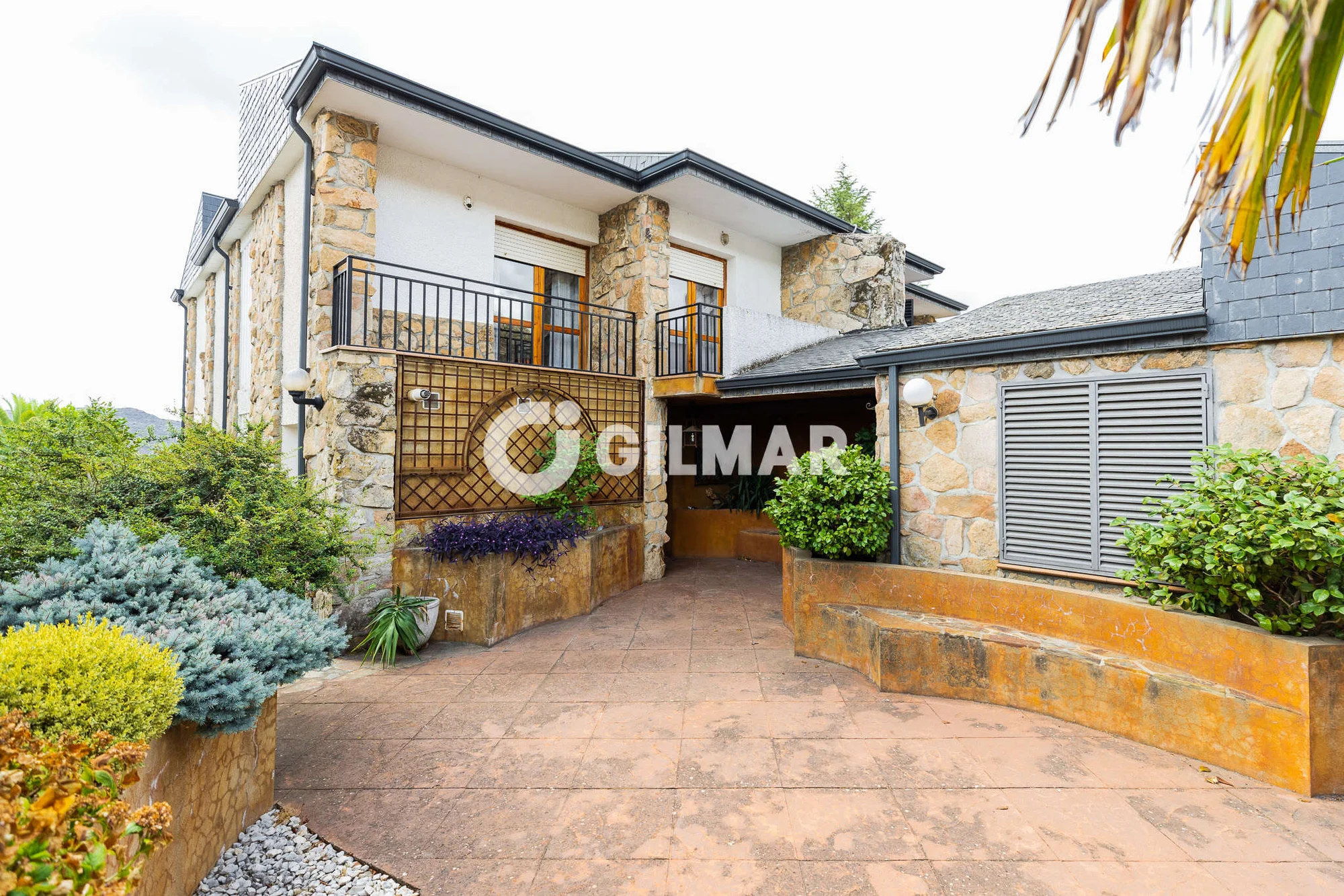 Chalet para reformar en Manzanares, cuatro dormitorios