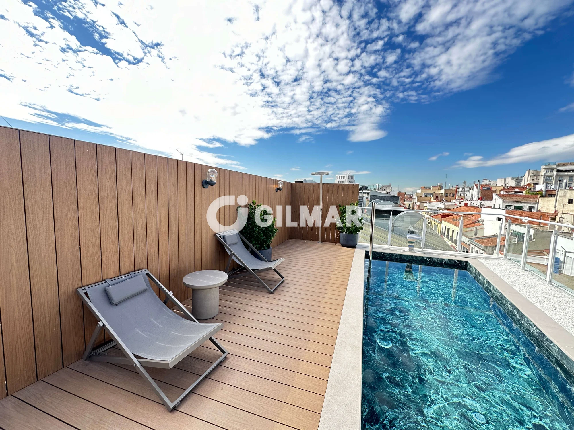 Reformed Cortes flat with rooftop pool