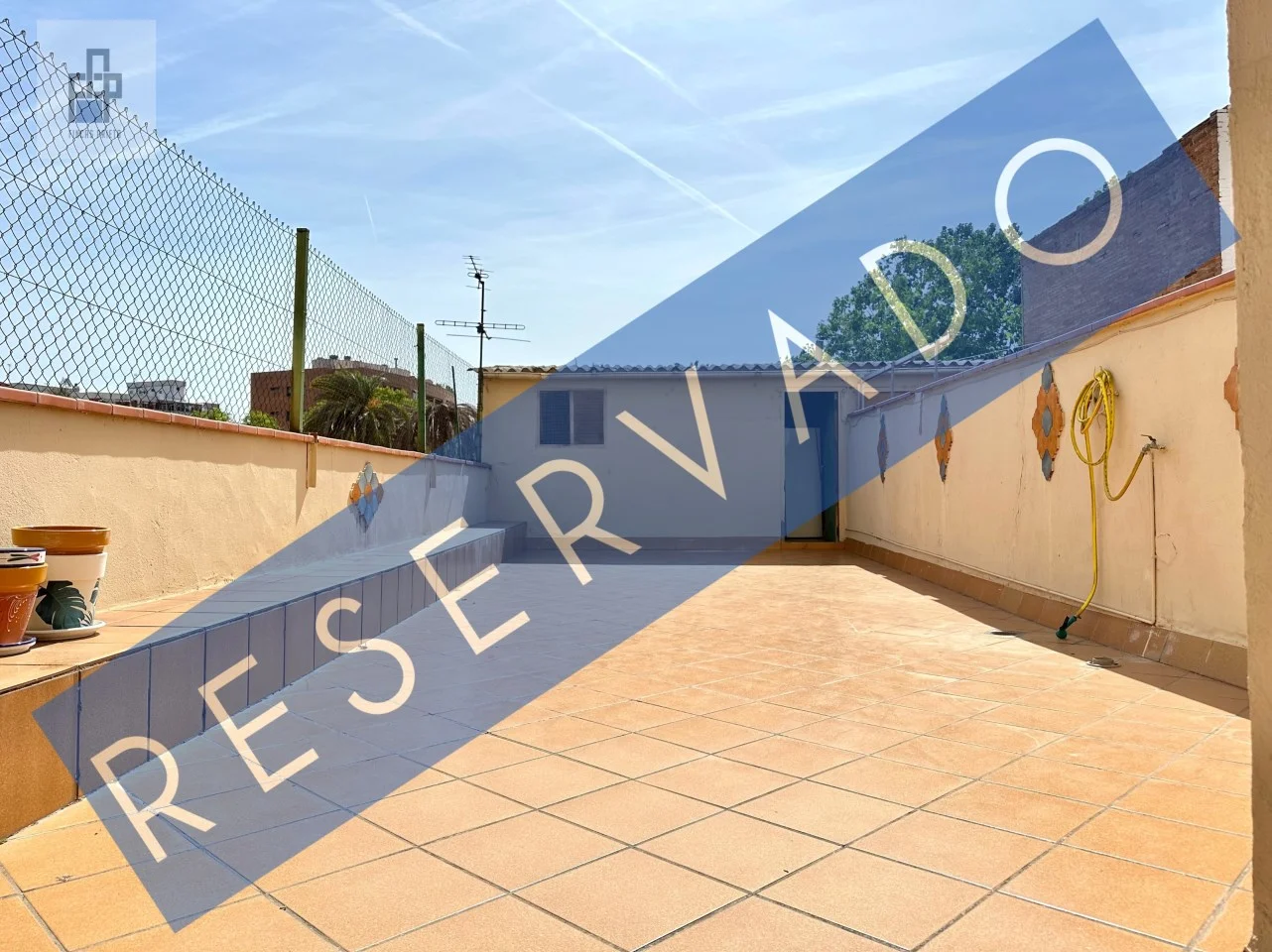 Piso céntrico de cuatro habitaciones con terraza