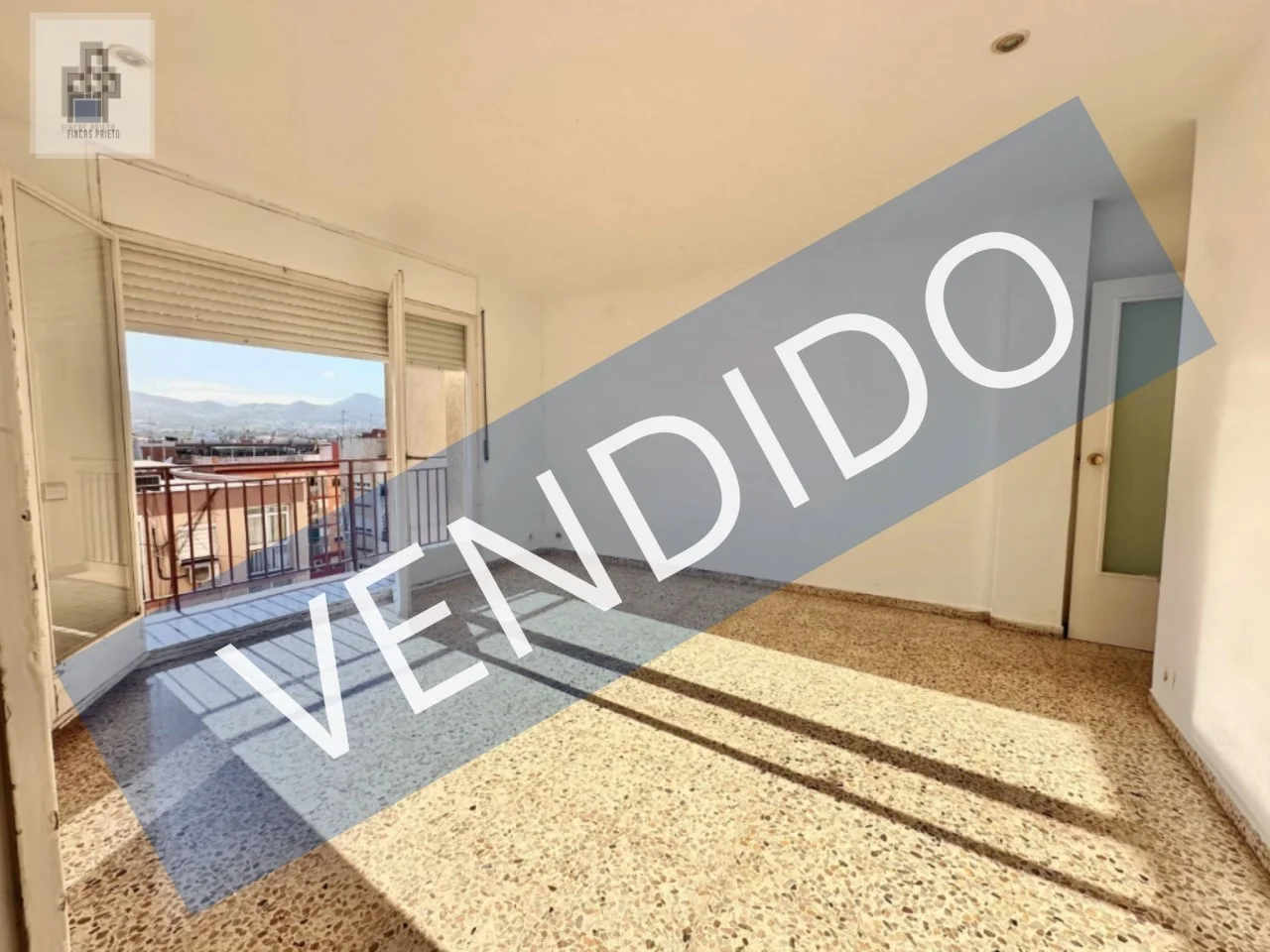 Piso de cuatro habitaciones para reformar en Centre