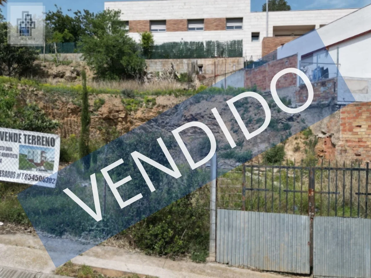 Urban plot with Barcelona views