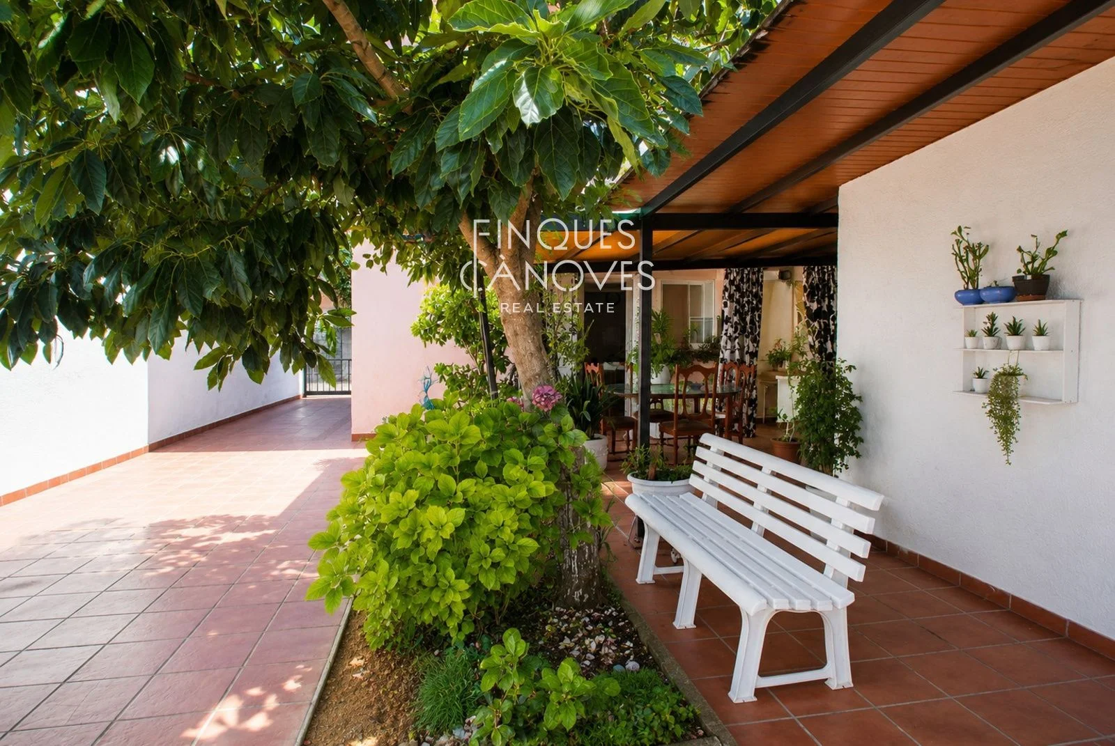 Casa céntrica en Bescanó con jardín privado
