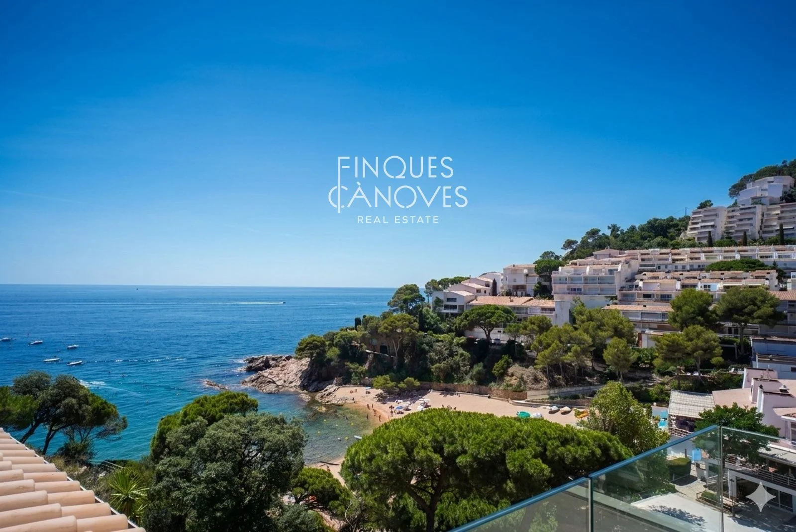 Dúplex en primera línea en Cala Salions, tres habitaciones