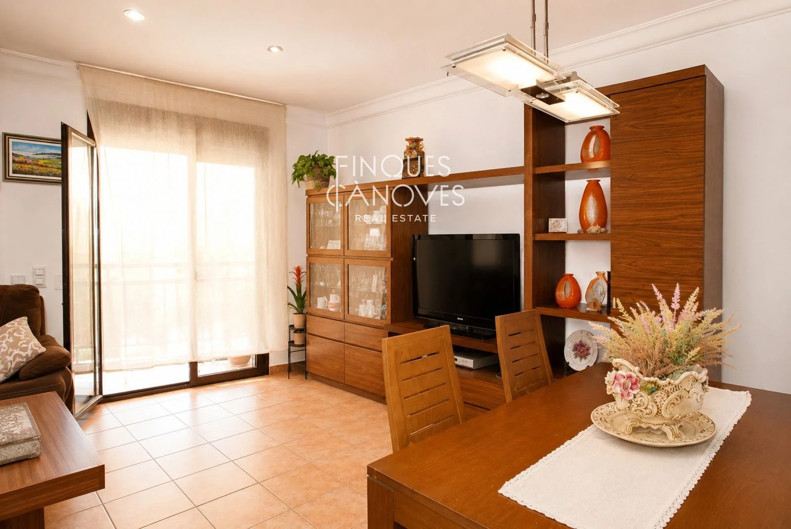 Amplia vivienda en Salt con terrazas