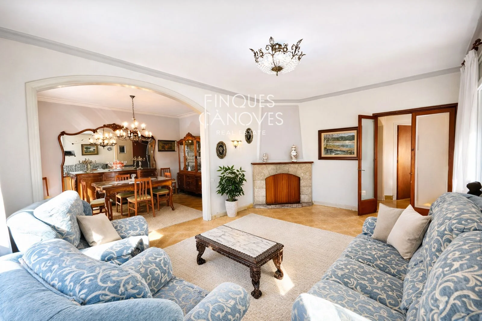 Casa en Banyoles con terreno y cinco habitaciones