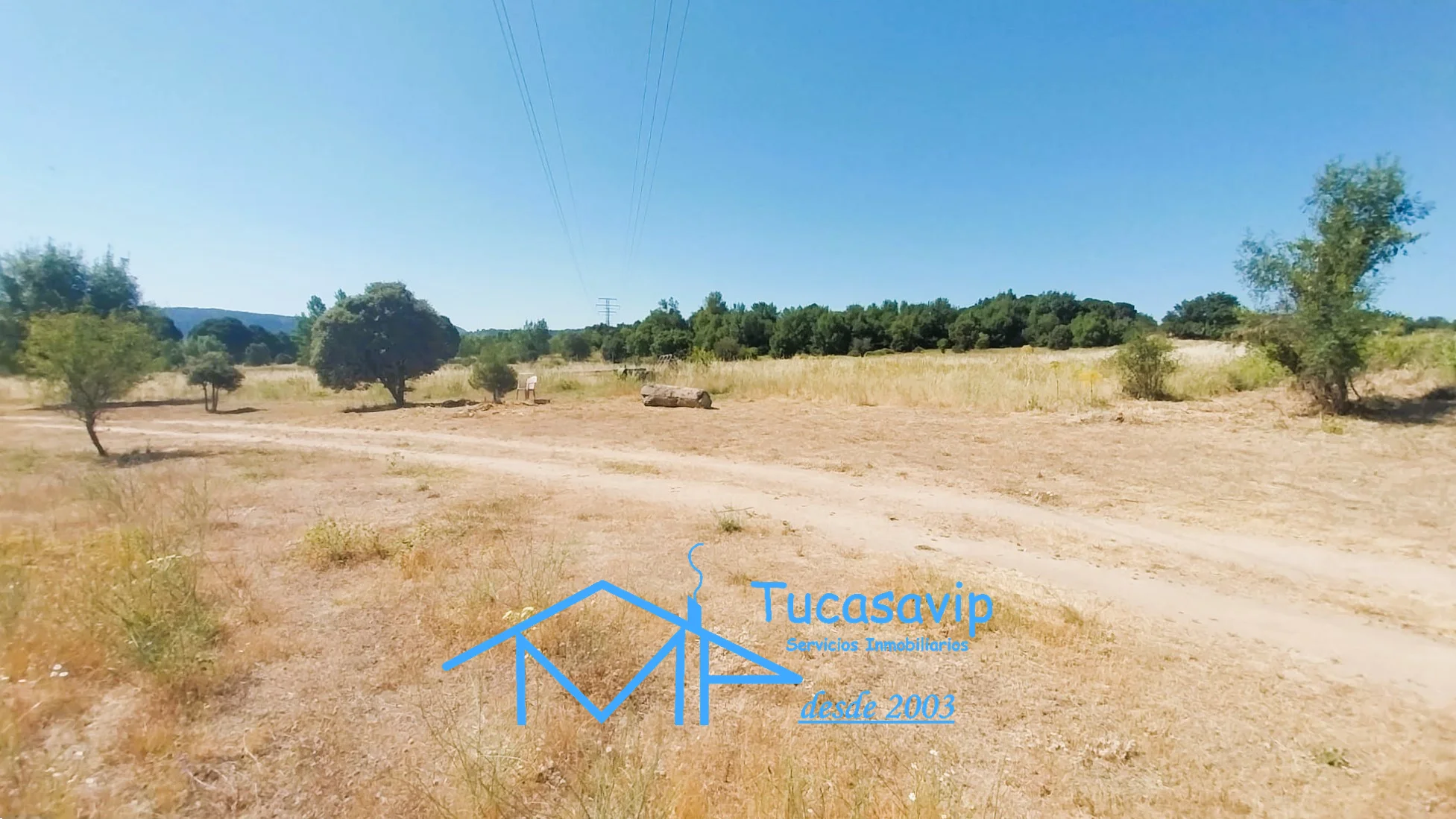 Finca rústica con nave industrial de 1.500 m²