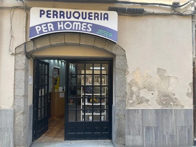 Peluquería montada en La Jonquera