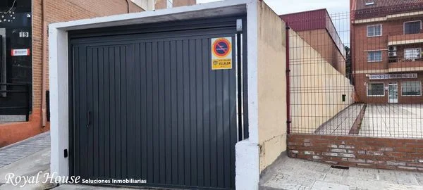 Central garage pair near Renfe