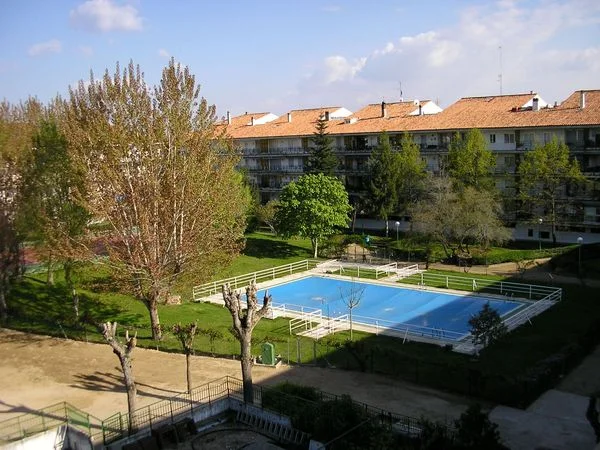 Apartamento alquilado con piscina en Villalba