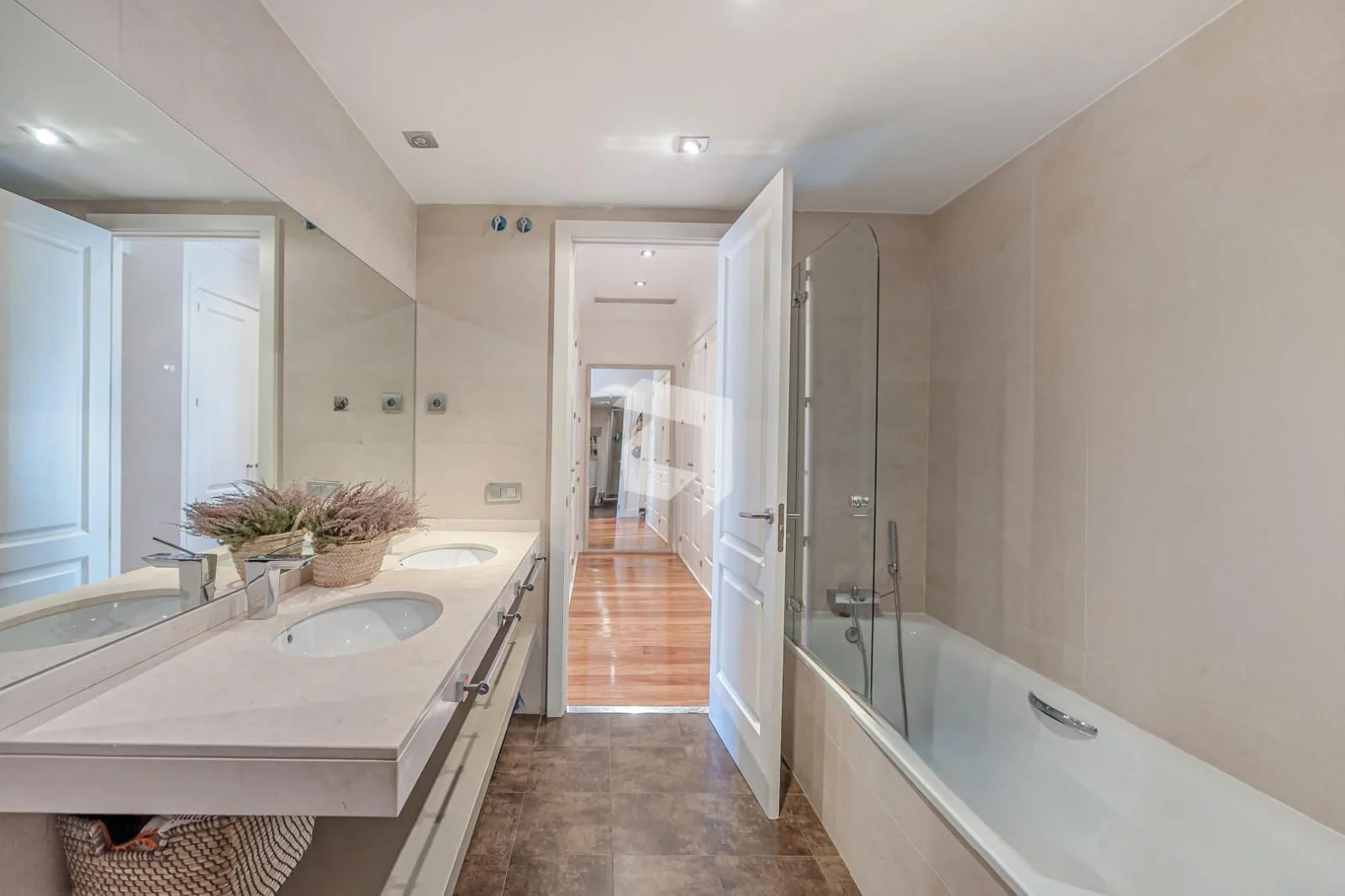 Renovated Salamanca flat, 299 m²