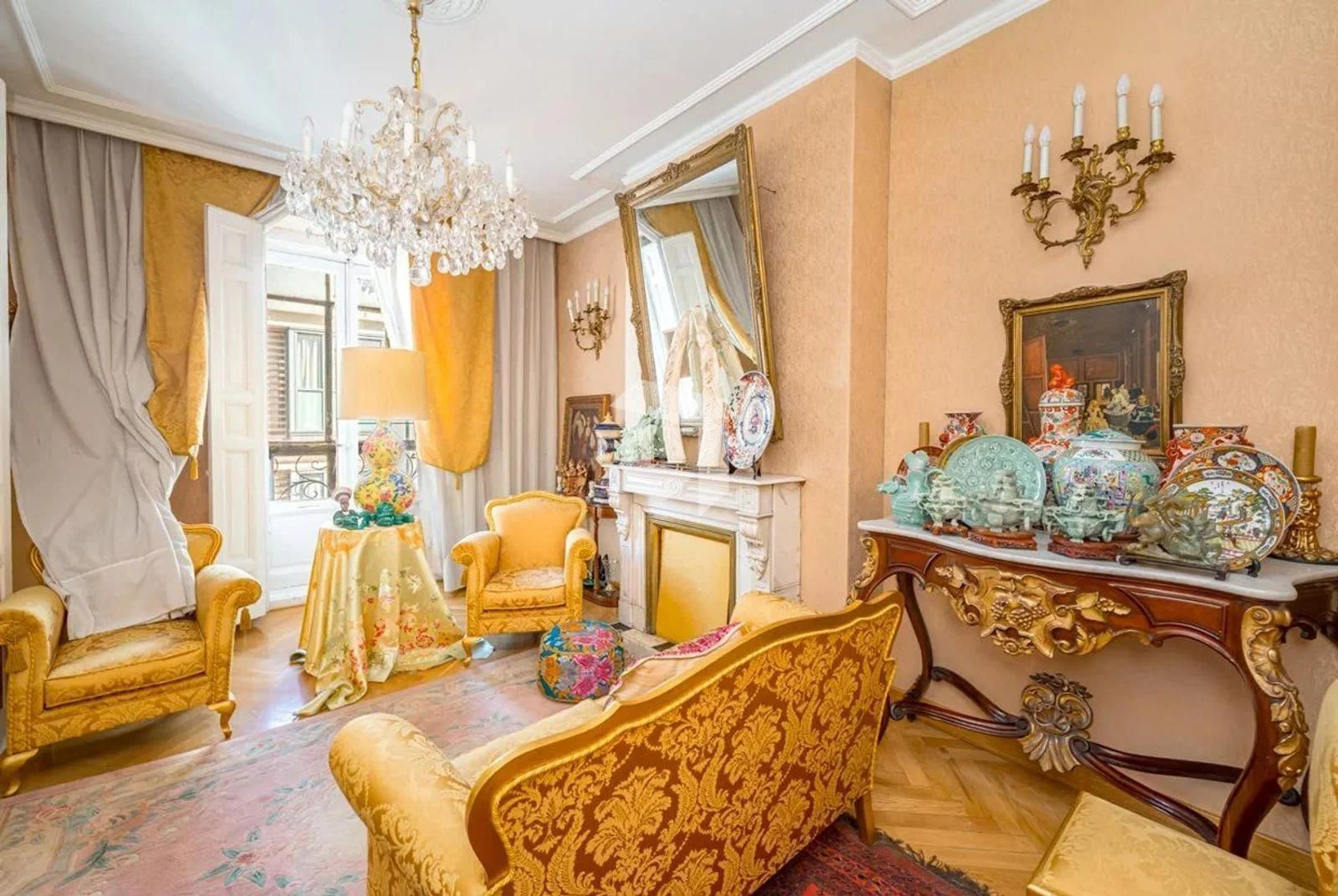 Bright Justicia flat with 234 m²