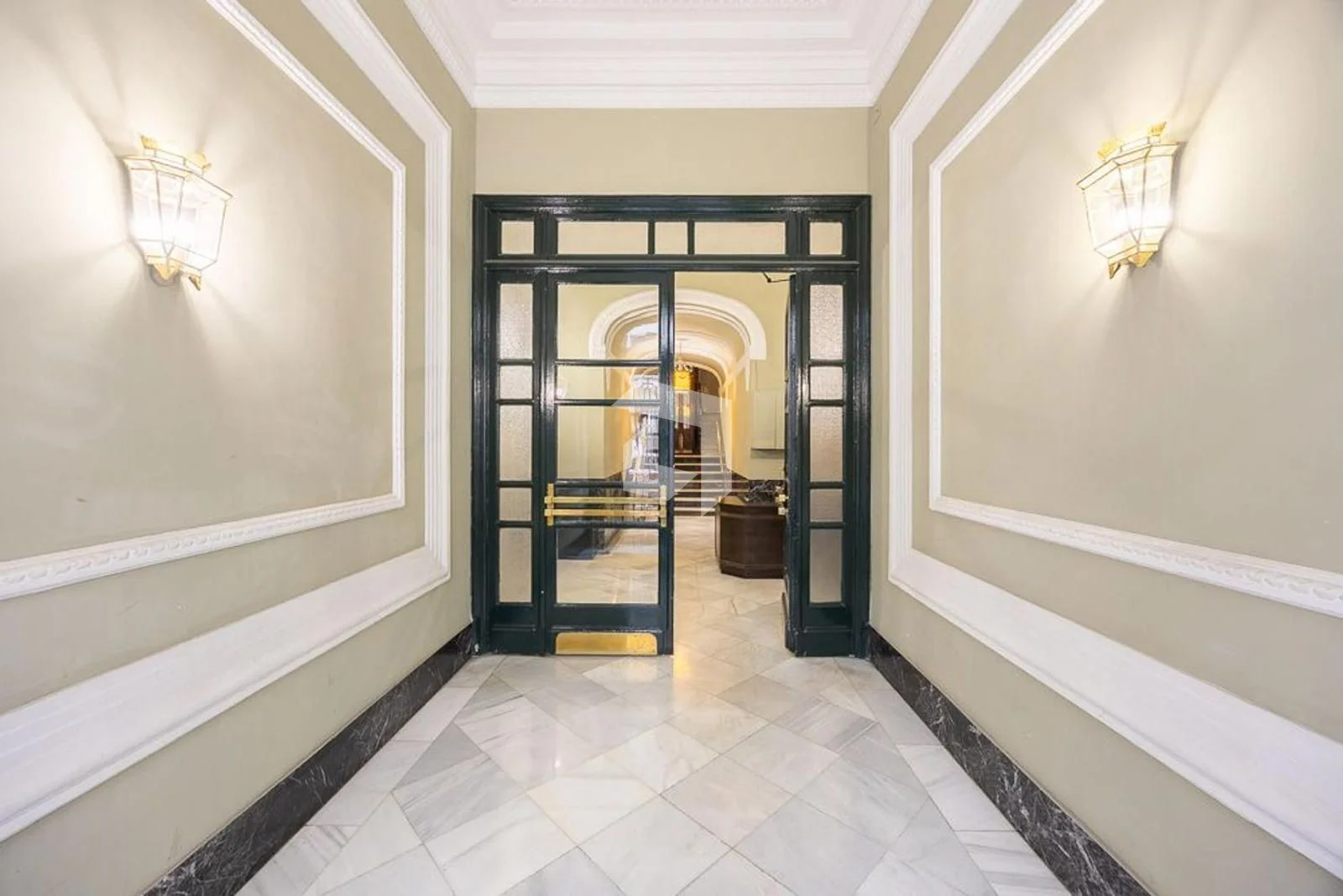 Renovated luxury flat with four suites