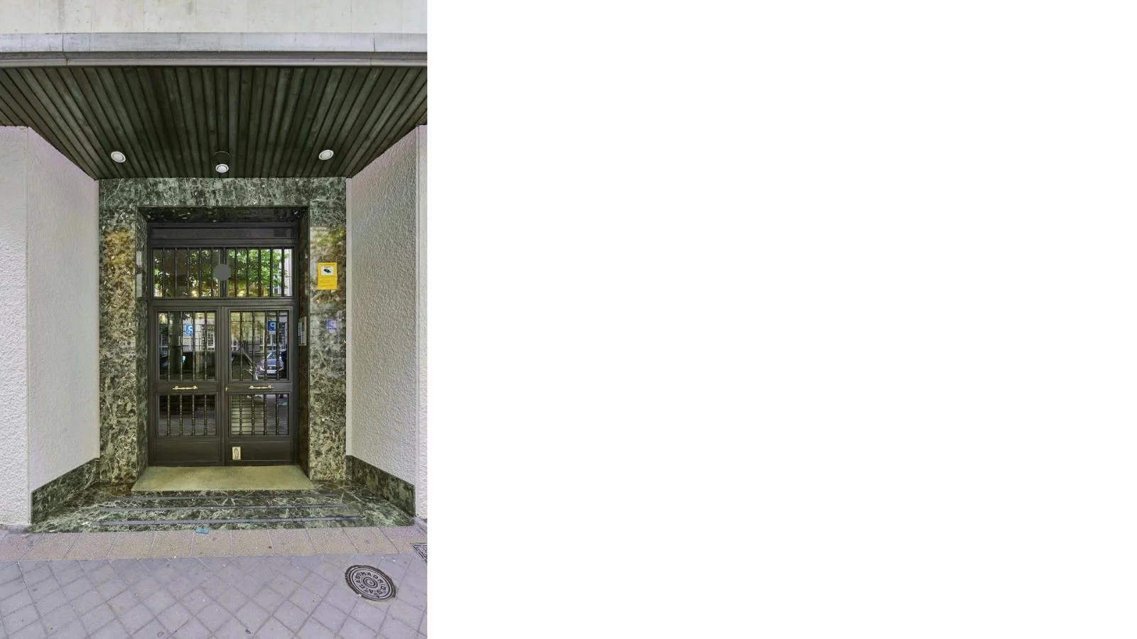 Renovated Lista flat with corner terrace