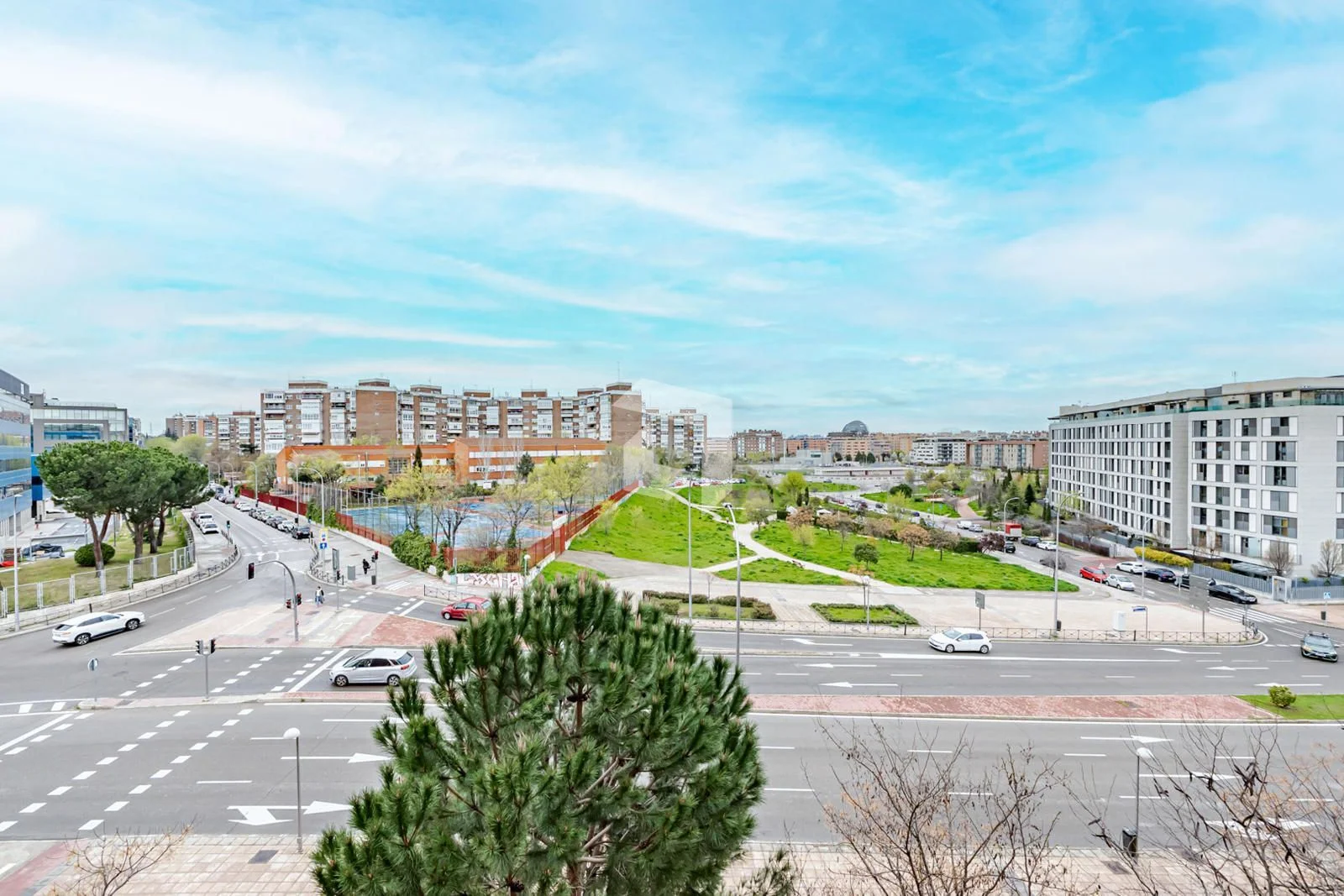 Sanchinarro flat with two parking spaces