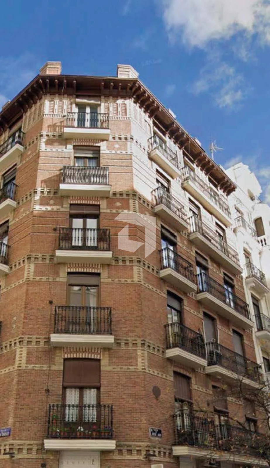 Goya flat with five balconies
