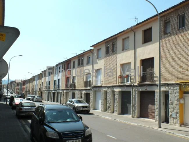 Casa céntrica en Manlleu con jardín privado