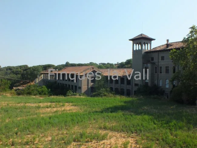 Edificio histórico de 10.600 m² junto al centro