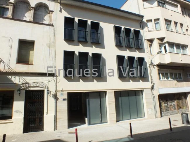 Local comercial nuevo y céntrico de 71 m²