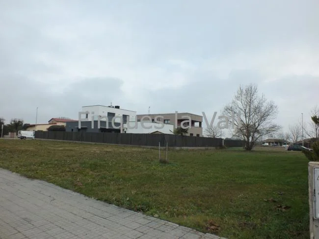 Parcela urbanizable de 730 m² cerca de Vic
