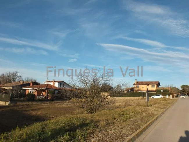 Terreno en Seva con servicios, 1.243 m²