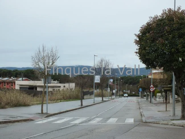 Parcela llana en Taradell con servicios