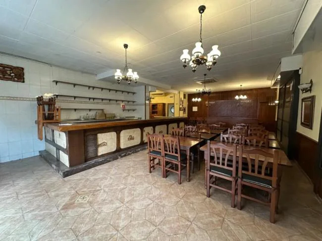 Equipped corner restaurant in Terrassa