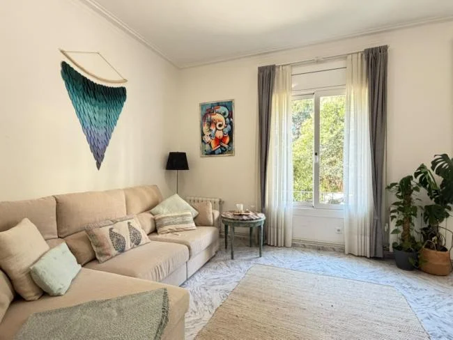 Ground-floor Terrassa flat, three bedrooms