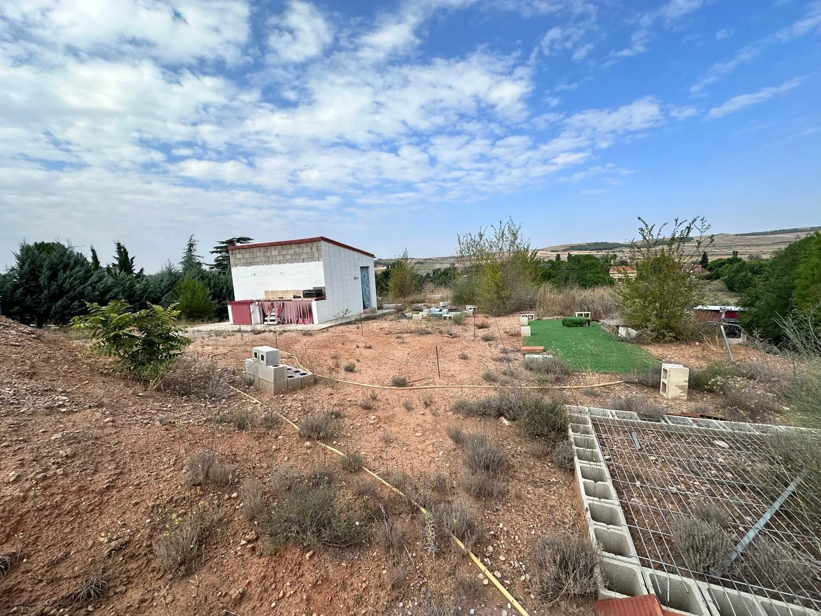 Parcela de 1.200 m² con proyecto de vivienda