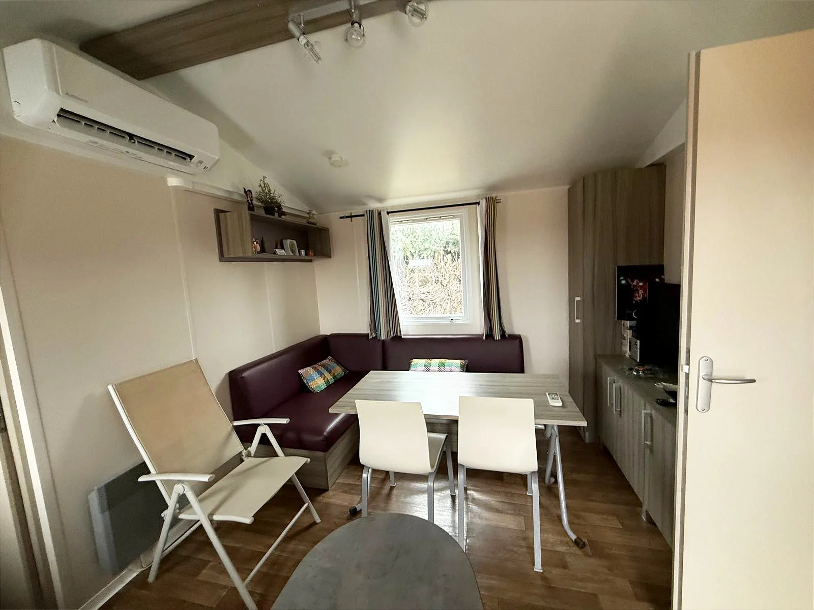 Parcela urbana con mobil home de dos dormitorios