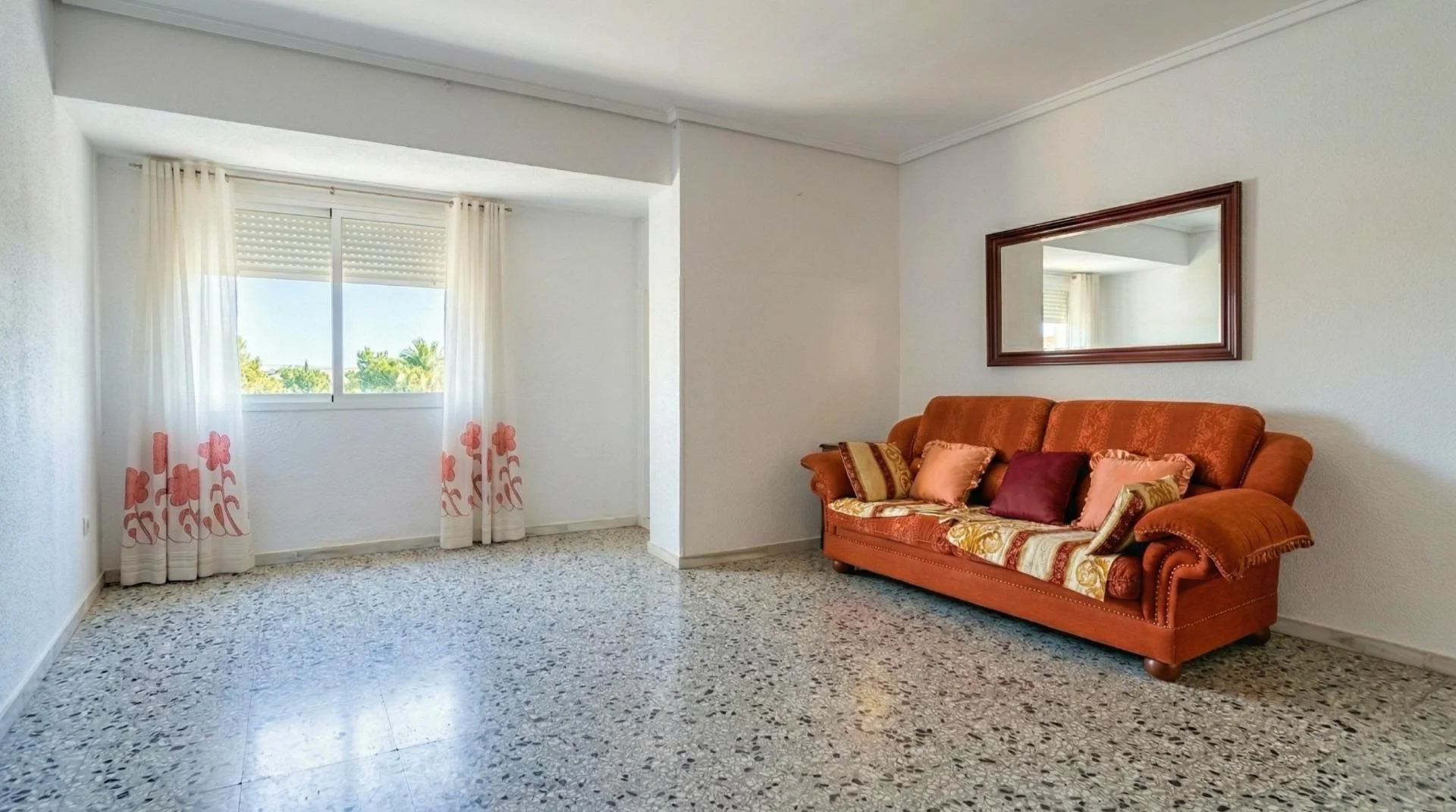 Spacious four-bedroom flat near beach