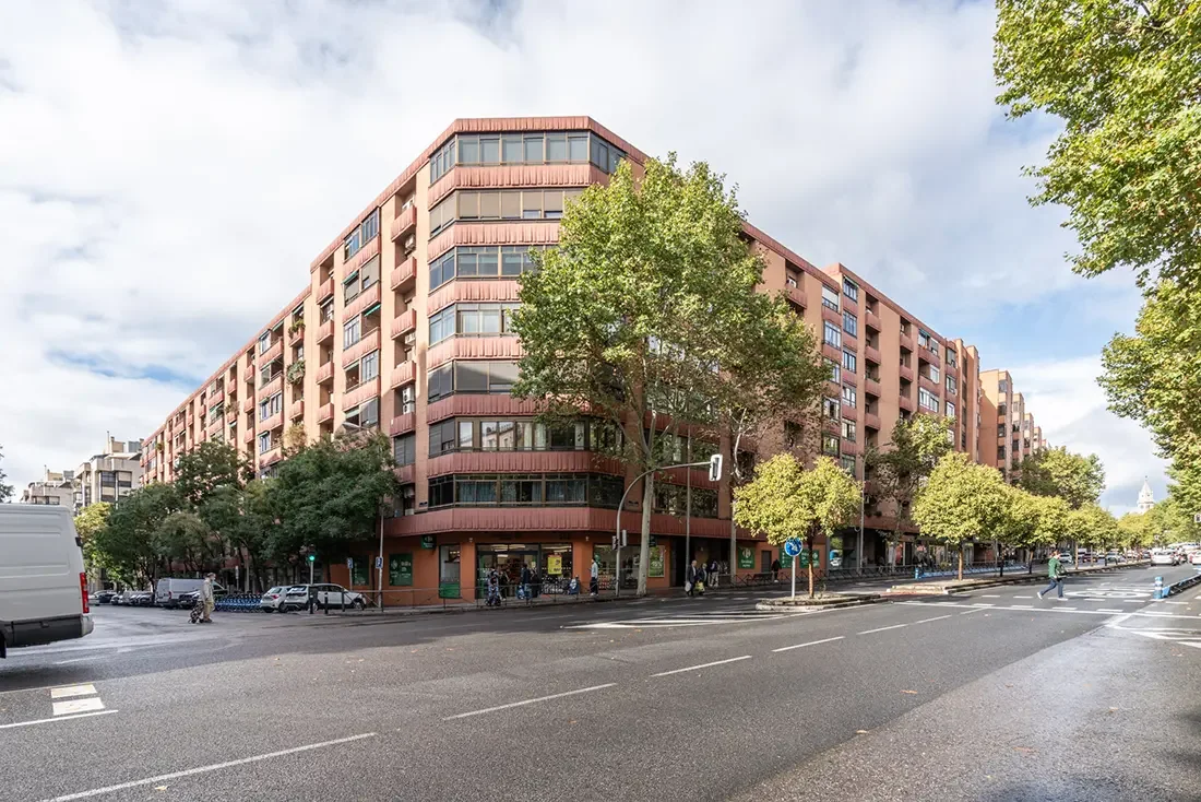 Large Madrid flat near Retiro