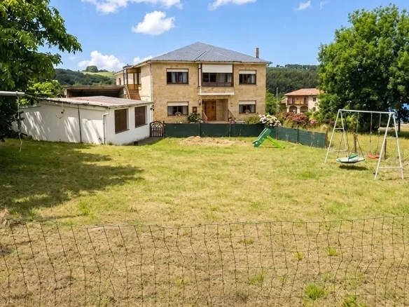 Mixed-use finca in Cerrazo, two homes
