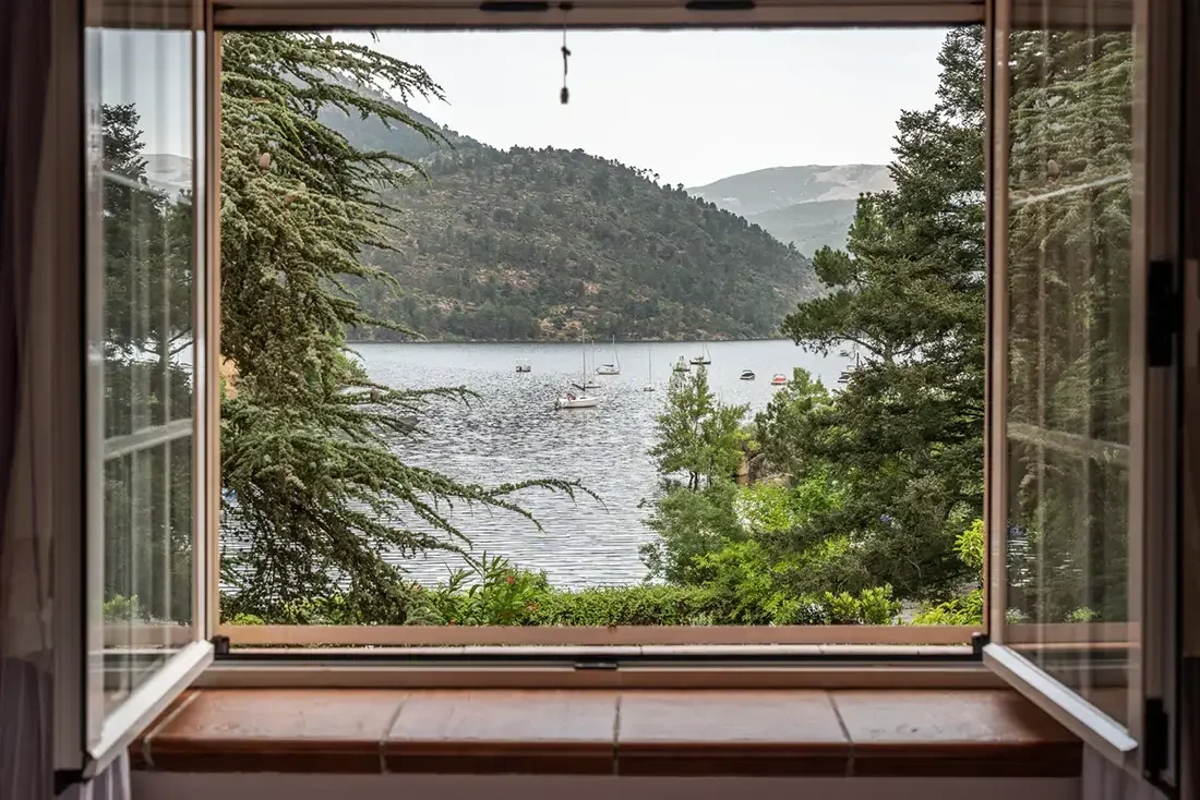 Chalet con acceso privado al pantano