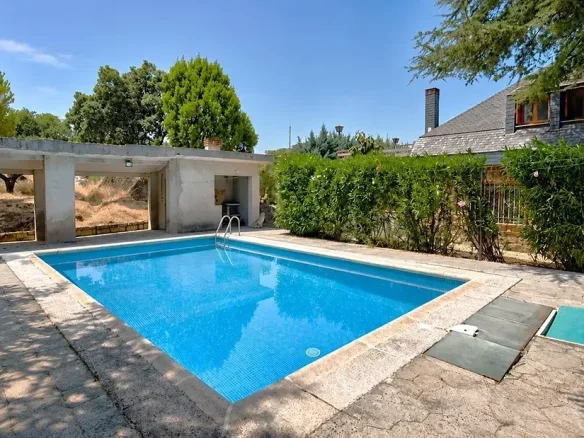 Large Torrelodones chalet with private pool